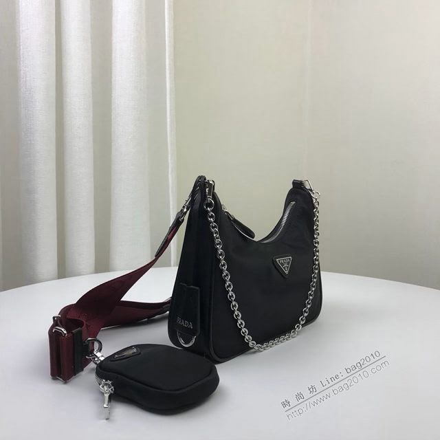 prada女包 普拉達2020新款nylon Hobo手拎包 時尚百搭 prada腋下包 1BH204 Prada單肩斜挎包  pyd2383